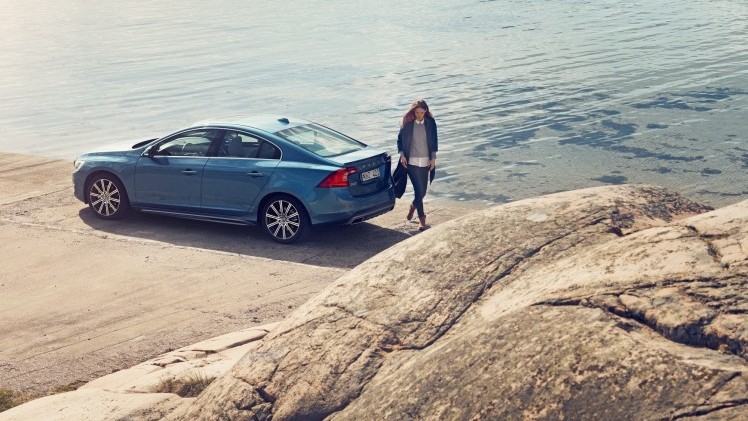 Volvo introduceert 1.5 en 2.0 liter T3 benzinemotor en versterkt het gamma met nieuwe T4 voor de S60 en V60. De vijfcilinder D5 wordt omgeruild voor een viercilinder 2.0 D5 met 225 pk.