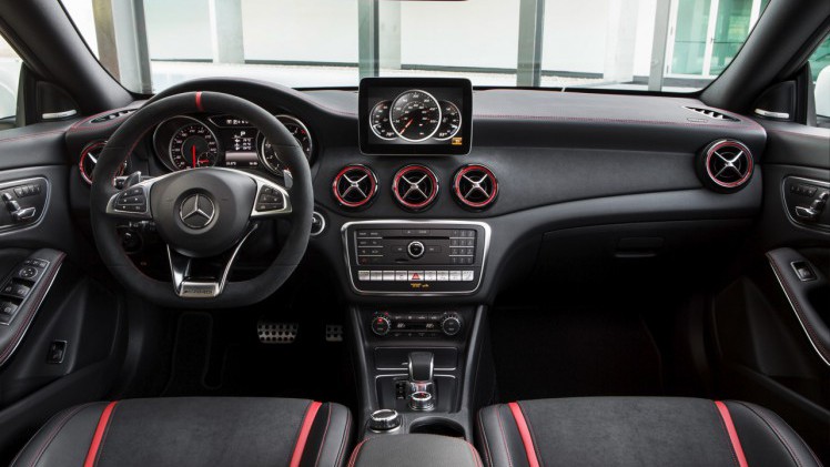 De facelift van de Mercedes CLA die zijn debuut beleeft op de New York International Auto Show is meer een update voor het in- en exterieur, met de komst van een nieuwe 180d diesel.