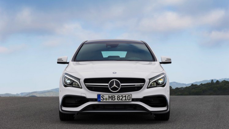 De facelift van de Mercedes CLA die zijn debuut beleeft op de New York International Auto Show is meer een update voor het in- en exterieur, met de komst van een nieuwe 180d diesel.