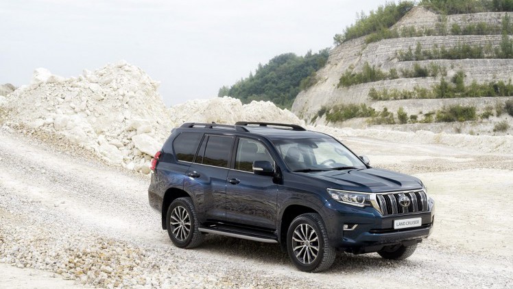 Toyota geeft de nieuwe generatie Land Cruiser prijzen. Het model komt er als drie- en vijfdeurs op geel en grijs kenteken.