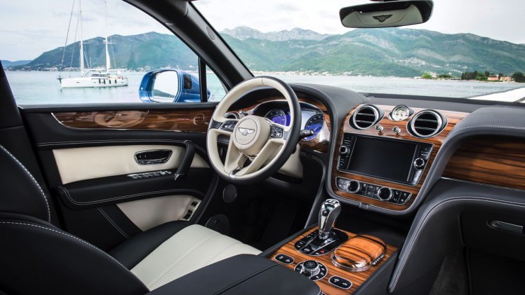 Na de introductie van de Bentley Bentayga W12 is het de beurt aan de Bentayga Diesel met 4.0 V8 dieselmotor, goed voor 435 pk en 900 Newtonmeter. De snelste diesel-SUV ooit!