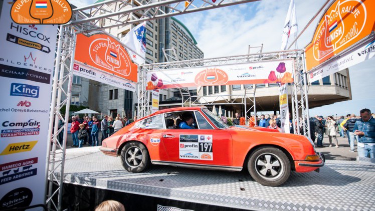 Zaterdag 7 mei rijden alle deelnemers van de Tupenrallye 2016 naar de finish in Noordwijk. De eindstreep bevindt zich traditiegetrouw bij Grand Hotel Huis ter Duin. Kom je ook naar de huldiging?