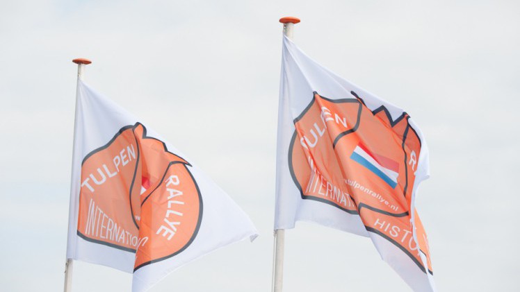 Zaterdag 7 mei rijden alle deelnemers van de Tupenrallye 2016 naar de finish in Noordwijk. De eindstreep bevindt zich traditiegetrouw bij Grand Hotel Huis ter Duin. Kom je ook naar de huldiging?