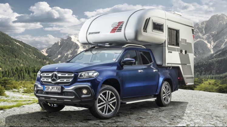 Mercedes laat op de camperbeurs in Stuttgart een X-klasse zien met camperopbouw van Tischer.