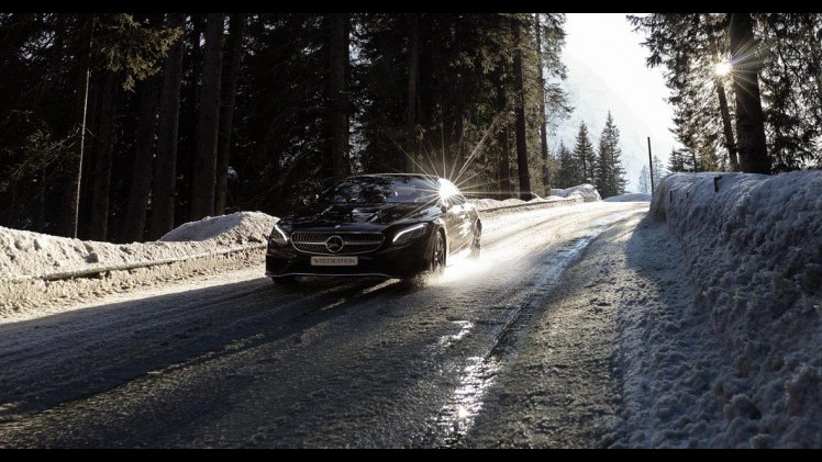 Voor het veilig rijden in wintersportgebieden zijn een aantal zaken van groot belang, maar toch worden ze nog wel eens vergeten. Hieronder zetten we eens op een rijtje waar je allemaal aan moet denken