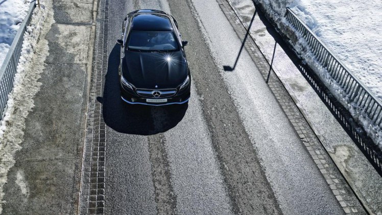 Voor het veilig rijden in wintersportgebieden zijn een aantal zaken van groot belang, maar toch worden ze nog wel eens vergeten. Hieronder zetten we eens op een rijtje waar je allemaal aan moet denken