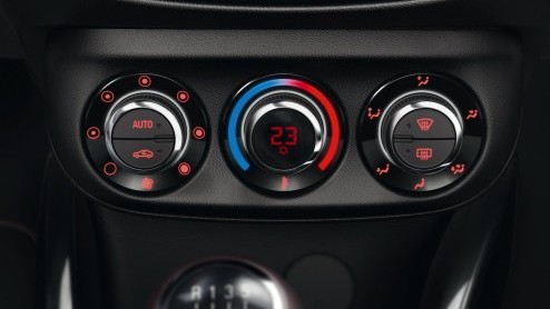 Rijtest/Autotest van Opel Adam Rocks 1.0 Turbo, voorzien van de nieuwe Opel 1.0 liter driecilinder. Een fijne krachtbron in een stoere Adam met verhoogde bodemspeling en stoffen dak.