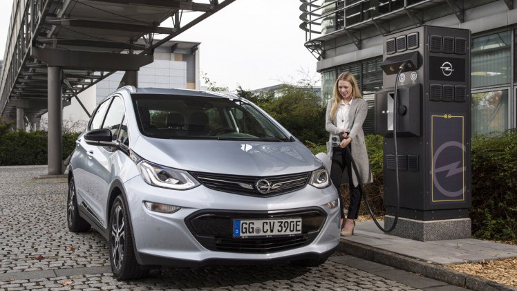 De Opel Amper-e en de Insignia hebben diverse Plus X Awards gekregen.
