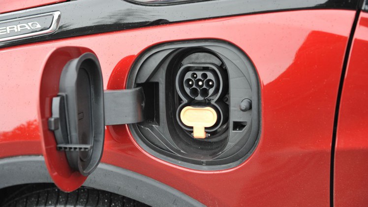 Opel levert voor het einde van het jaar de eerste exemplaren van de Ampera-e uit, een volledig elektrische ruimtewagen met een aantrekkelijk lage bijtelling.
