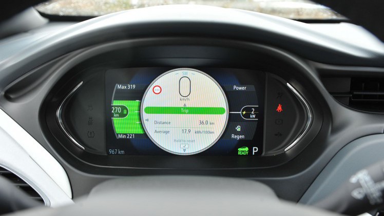 Opel levert voor het einde van het jaar de eerste exemplaren van de Ampera-e uit, een volledig elektrische ruimtewagen met een aantrekkelijk lage bijtelling.