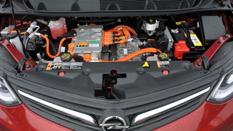 Opel levert voor het einde van het jaar de eerste exemplaren van de Ampera-e uit, een volledig elektrische ruimtewagen met een aantrekkelijk lage bijtelling.