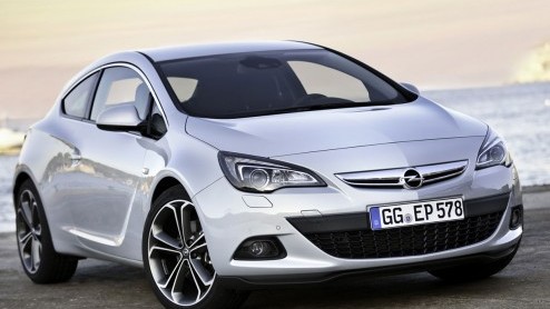 Opel heeft de nieuwe zestienhonderd diesel ook klaargestoomd voor toepassing in de Astra GTC. De nieuwe 1.6 CDTI vervangt per direct de 1.7 CDTI, is iets krachtiger en bovenal zuiniger.