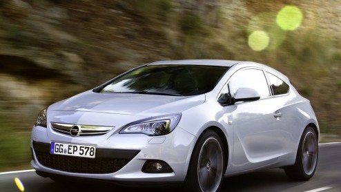 Opel heeft de nieuwe zestienhonderd diesel ook klaargestoomd voor toepassing in de Astra GTC. De nieuwe 1.6 CDTI vervangt per direct de 1.7 CDTI, is iets krachtiger en bovenal zuiniger.