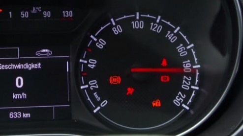 Spy video Opel Corsa E OPC 2015 en gelekte beelden prototype, in afwachting van de primeur op Autosalon van Genve.