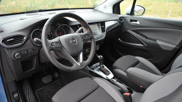 Opel lanceert de Crossland X als opvolger van de ruimtelijke Meriva. Qua gebruiksmogelijkheden doet de nieuwe crossover nauwelijks voor zijn voorganger onder.