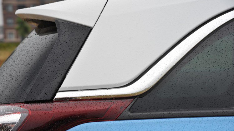 Opel lanceert de Crossland X als opvolger van de ruimtelijke Meriva. Qua gebruiksmogelijkheden doet de nieuwe crossover nauwelijks voor zijn voorganger onder.