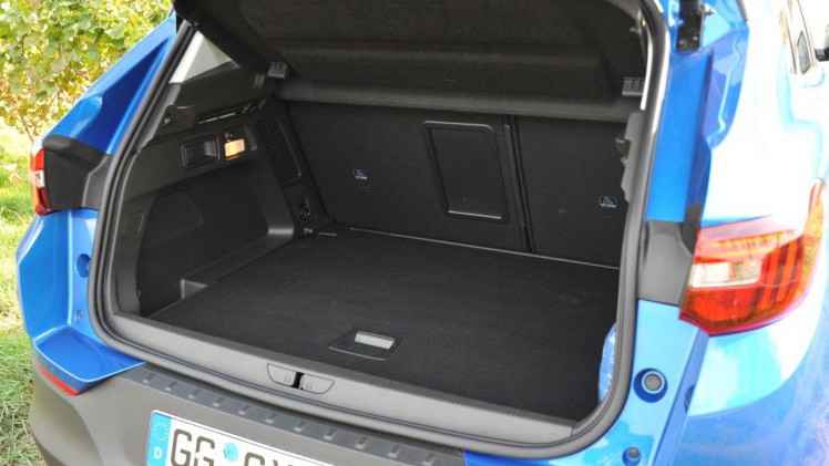Opel plaatst zich met de nieuwe Grandland X keurig tussen de middenklasse SUV's die zeer populair zijn in de Europese markt. Autovandaag reed de benzineversie.