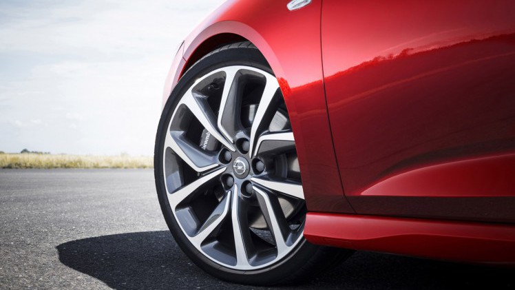Opel breidt het programma van de Insignia niet alleen uit met de sportieve GSi als Grand Sport maar ook als ruime Sports Tourer.