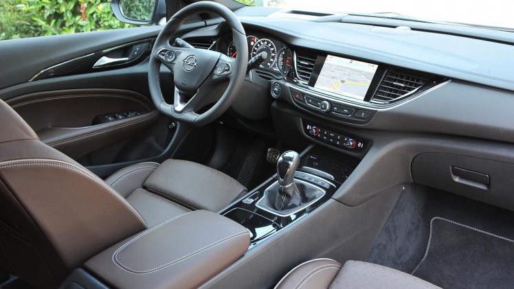 Opel breidt het leveringsprogramma van de nieuwe Insignia uit met de Sports Tourer, een sportief en elegant gelijnde stationwagon.