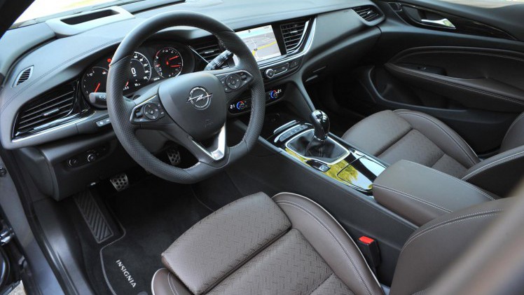 Opel breidt het leveringsprogramma van de nieuwe Insignia uit met de Sports Tourer, een sportief en elegant gelijnde stationwagon.