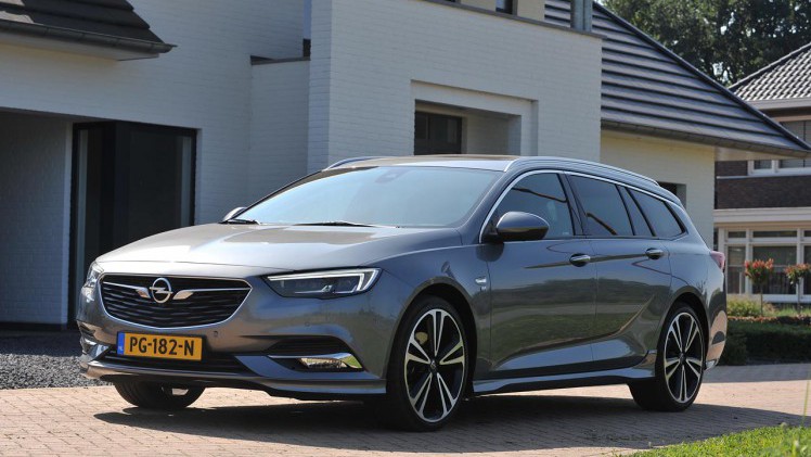 Opel breidt het leveringsprogramma van de nieuwe Insignia uit met de Sports Tourer, een sportief en elegant gelijnde stationwagon.