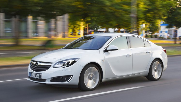 De Opel Insignia is nu leverbaar met het nieuwe Navi 900 Intellilink systeem en Opel Onstar, waarmee de auto beschikt over 4G LTE Wifi verbinding voor internet.