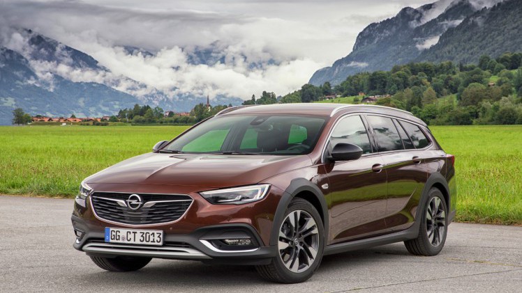 Opel verkocht binnen het jaar al 100.000 exemplaren van de nieuwe Insignia.