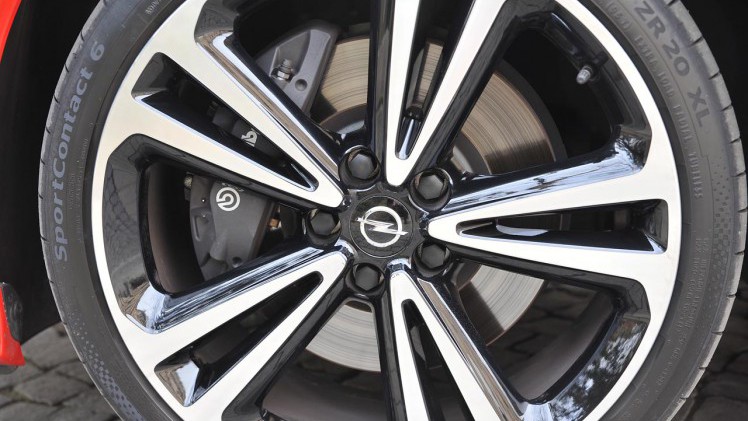 Na negen jaar en 940.000 eenheden komt Opel met de nieuwe Insignia. Die is vooral lichter en technologisch meer hoogwaardig, zo ontdekte AutoVandaag tijdens de eerste kennismaking.