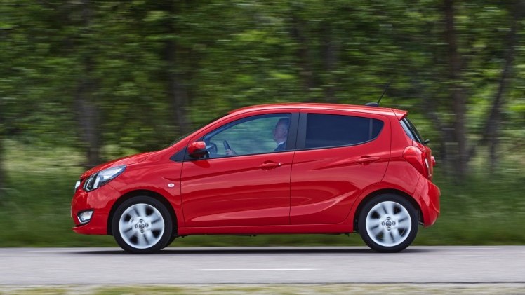Autotest Opel Karl, de nieuwe vijfdeurs stadsauto van Opel met 1.0 EcoFlex motor, relatief veel ruimte en luxe uitrusting.
