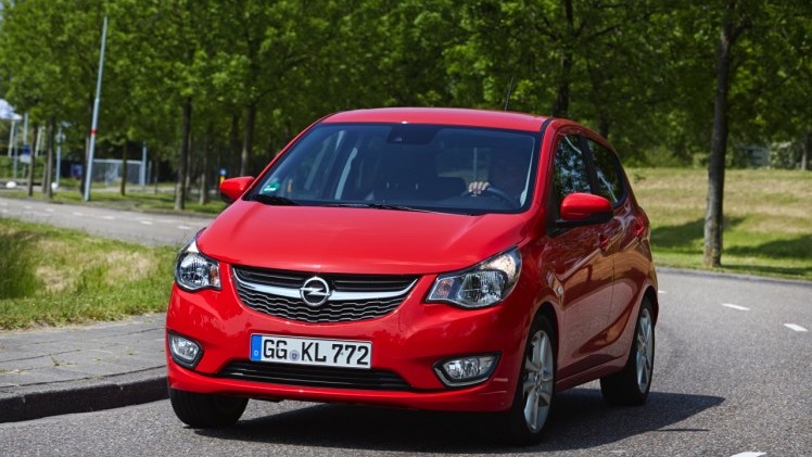 Autotest Opel Karl, de nieuwe vijfdeurs stadsauto van Opel met 1.0 EcoFlex motor, relatief veel ruimte en luxe uitrusting.