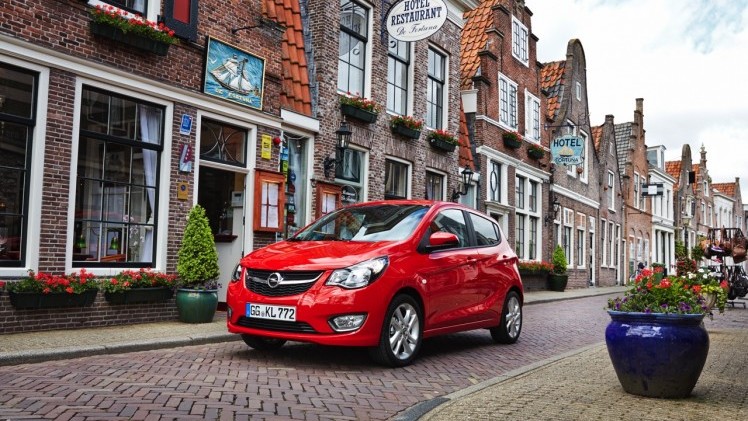 Autotest Opel Karl, de nieuwe vijfdeurs stadsauto van Opel met 1.0 EcoFlex motor, relatief veel ruimte en luxe uitrusting.