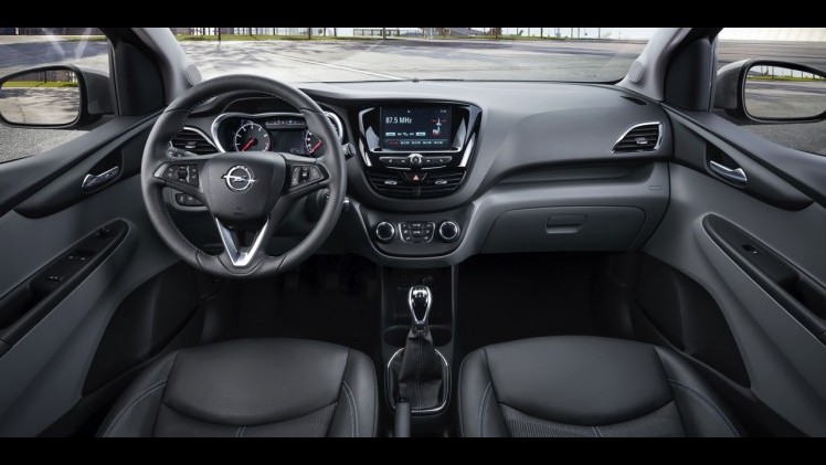 Autotest Opel Karl, de nieuwe vijfdeurs stadsauto van Opel met 1.0 EcoFlex motor, relatief veel ruimte en luxe uitrusting.