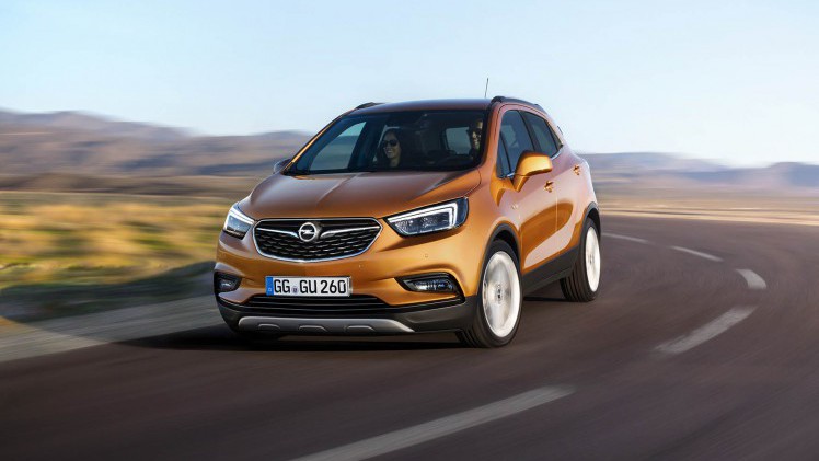 Opel vernieuwt Mokka tot Mokka X. Het faceliftmodel ziet er stoerder uit en beleeft zijn introductie op de Autosalon van Genve 2016.