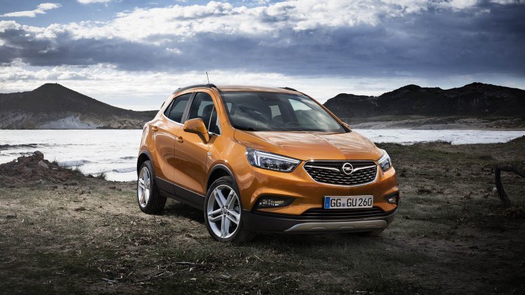 Opel vernieuwt Mokka tot Mokka X. Het faceliftmodel ziet er stoerder uit en beleeft zijn introductie op de Autosalon van Genve 2016.