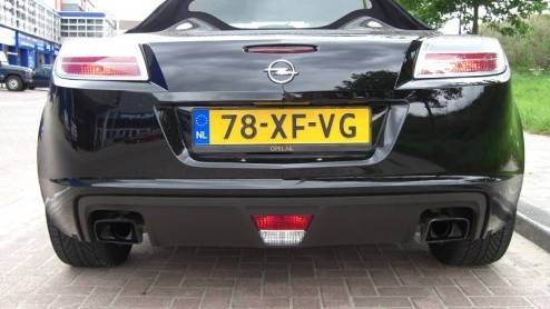 De potentile klassieker n de leukste Opel in tijden, de Speedster, heeft het veld moeten ruimen voor een nieuwe roadster met klassieke naam, de GT. Veertig jaar na de poor mans Corvette heeft Opel