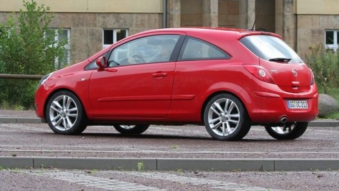 Zowel letterlijk als figuurlijk heeft de nieuwe Opel Corsa het formaat van de Astra. Het moeten de komende jaren namelijk Opels bestseller worden en de nieuwe Corsa is  vergeleken met een Astra van