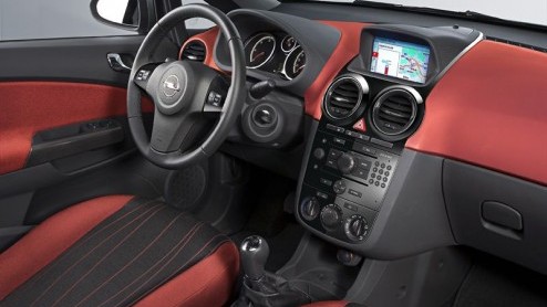 Zowel letterlijk als figuurlijk heeft de nieuwe Opel Corsa het formaat van de Astra. Het moeten de komende jaren namelijk Opels bestseller worden en de nieuwe Corsa is  vergeleken met een Astra van
