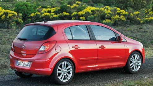 Nadat eerder al de driedeurs Corsa aan het publiek was voorgesteld, komt Opel nu met de versie met vijf deuren. Ook dit model is groter dan zijn voorganger.