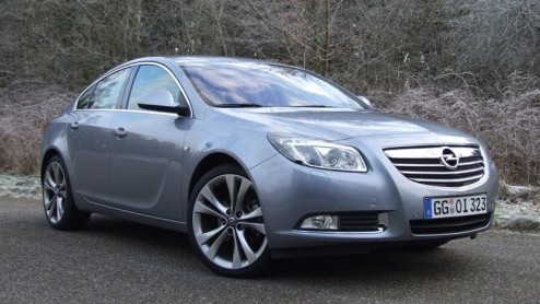 Opel ziet de naam Vectra niet meer zitten. Nee, het roer moest volledig om daar in Duitsland. Resultaat? Nou, een model dat meteen de titel Auto van het Jaar 2009 in de wacht sleept, oftewel nieuwko