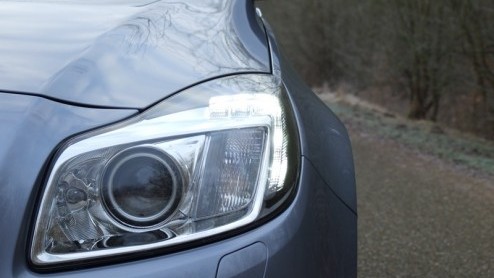 Opel ziet de naam Vectra niet meer zitten. Nee, het roer moest volledig om daar in Duitsland. Resultaat? Nou, een model dat meteen de titel Auto van het Jaar 2009 in de wacht sleept, oftewel nieuwko