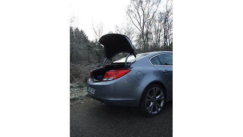 Opel ziet de naam Vectra niet meer zitten. Nee, het roer moest volledig om daar in Duitsland. Resultaat? Nou, een model dat meteen de titel Auto van het Jaar 2009 in de wacht sleept, oftewel nieuwko