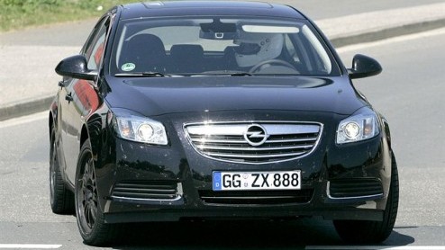De Opel Insignia is geen geheim meer. Komende maand staat Opels nieuwe vlaggenschip te schitteren in Londen. De zogenaamde fastback-versie  die naast de sedan en stationwagon zal verschijnen - is nog
