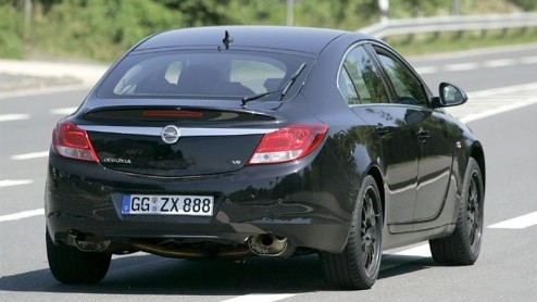 De Opel Insignia is geen geheim meer. Komende maand staat Opels nieuwe vlaggenschip te schitteren in Londen. De zogenaamde fastback-versie  die naast de sedan en stationwagon zal verschijnen - is nog