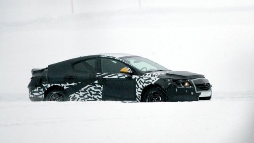 Opel is druk bezig om de nieuwe Vectra voor het einde van 2008 bij jou op de oprit te krijgen. Dat bewijzen de fotos die gemaakt zijn in het hoge noorden van Zweden die hier te zien zijn.