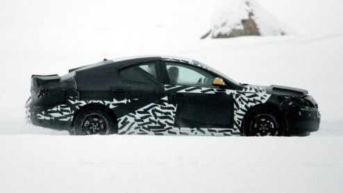 Opel is druk bezig om de nieuwe Vectra voor het einde van 2008 bij jou op de oprit te krijgen. Dat bewijzen de fotos die gemaakt zijn in het hoge noorden van Zweden die hier te zien zijn.