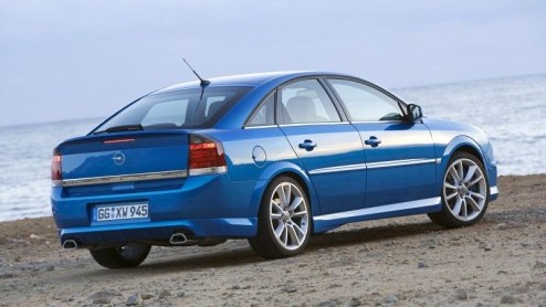 Opel heeft besloten om de Vectra OPC en de Vectra Station OPC een beetje meer vermogen te geven. Tegelijkertijd geven de Duitsers de OPCs ook nog wat anders mee.