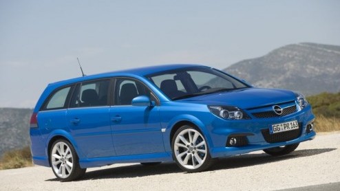 Opel heeft besloten om de Vectra OPC en de Vectra Station OPC een beetje meer vermogen te geven. Tegelijkertijd geven de Duitsers de OPCs ook nog wat anders mee.