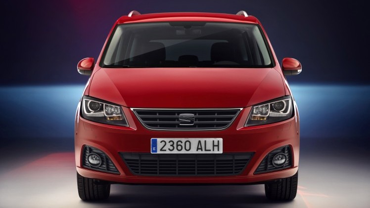 Facelift voor Seat Alhambra. De opfriskuur bestaat uit nieuwe uitrustingsmogelijkheden, LED-achterlichten, een verse grille en zuinigere motoren.