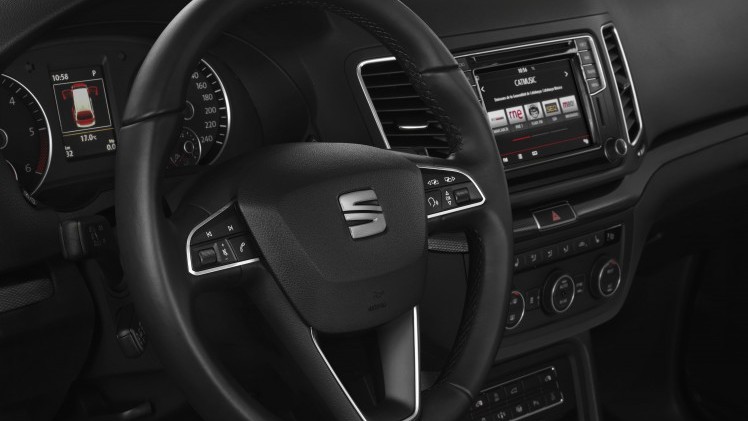 Facelift voor Seat Alhambra. De opfriskuur bestaat uit nieuwe uitrustingsmogelijkheden, LED-achterlichten, een verse grille en zuinigere motoren.
