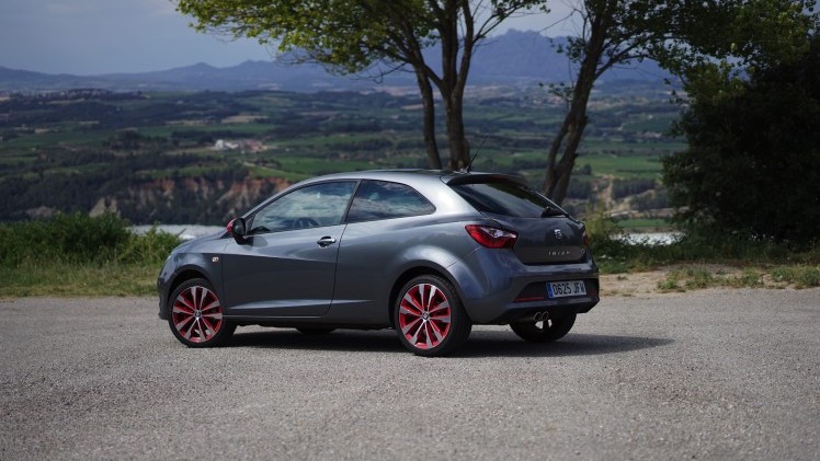 Van zijn uiterlijke wijzigingen moet de vernieuwde Seat Ibiza het niet hebben. Alleen een getraind oog ziet de verschillen. Stap je in, is het echter een compleet ander verhaal. Autotest!
